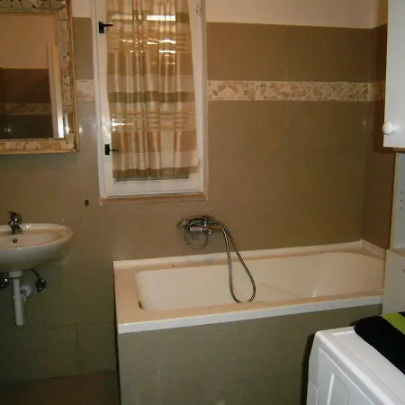 Adriatica Apartman *
